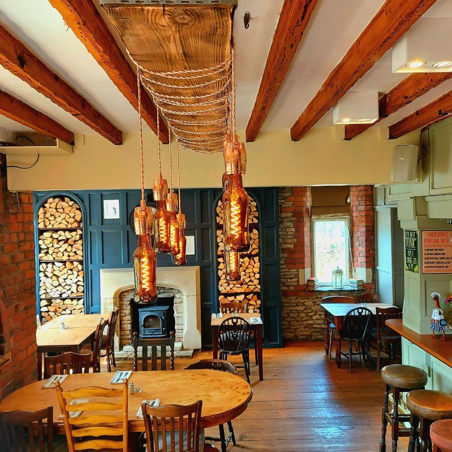 Tipputs Inn, Pub, Restaurant & Boutique Flats Страуд Екстер'єр фото